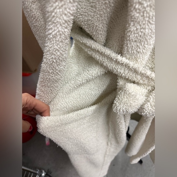 barefoot dreams cream white cozychic adult cozy bath robe Size 1/ small - Picture 6 of 6